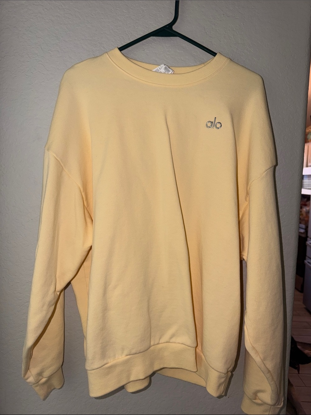 ALO Yoga accolade Crewneck Sweatshirt - candlelight yellow